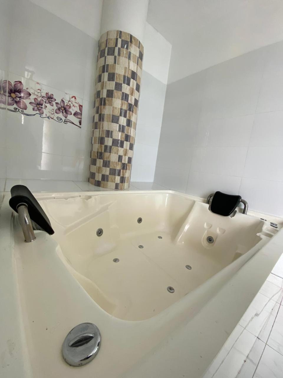 Hotel Suite Royal ميلغار المظهر الخارجي الصورة